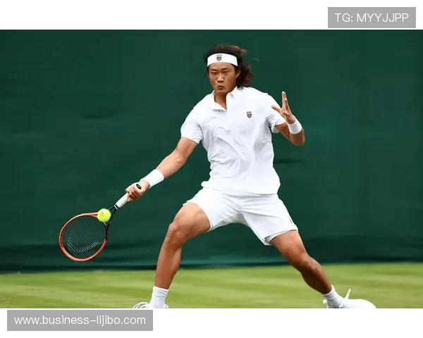 网球赛场风云再起 新一轮大满贯赛事即将开幕 各大明星备战冲刺